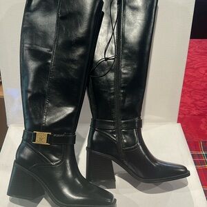 Vince CAMUTO Black Leather 3”Block Heel Boots with side Vince CAMUTO and zipper.